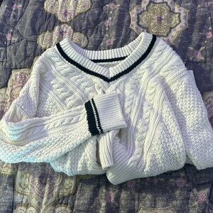 ABERCROMBIE white and black sweater